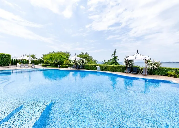 Hotel Royal Bay With Self Check-in
