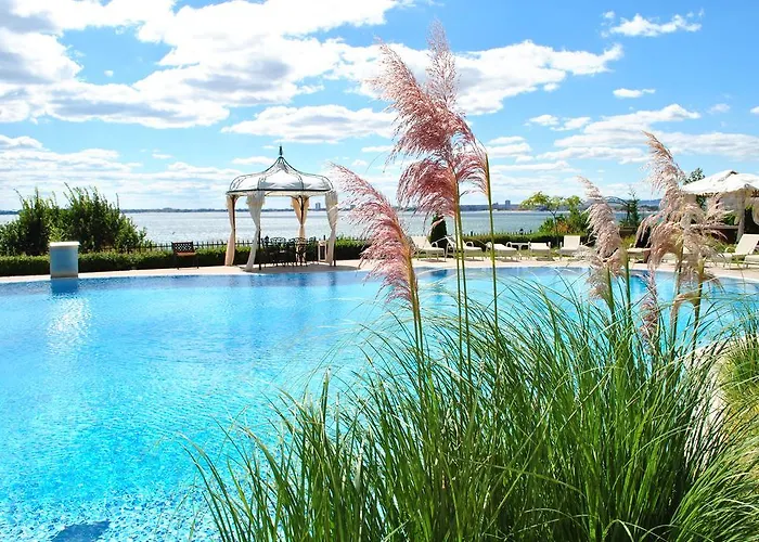 Hotel Royal Bay With Self Check-in 3*