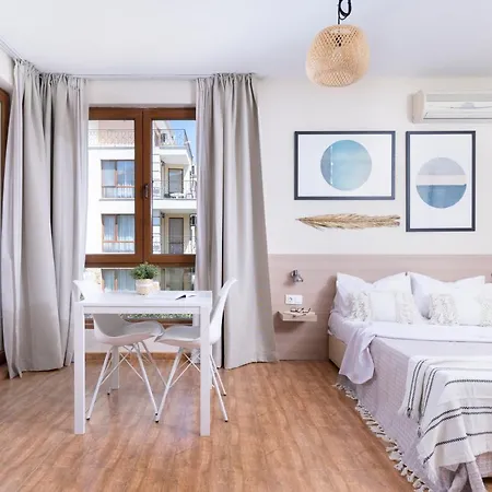 Royal Bay With Self Check-in Свети-Влас