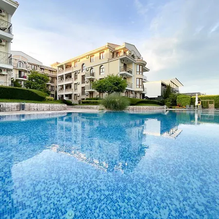 Royal Bay With Self Check-in Lägenhetshotell 3*