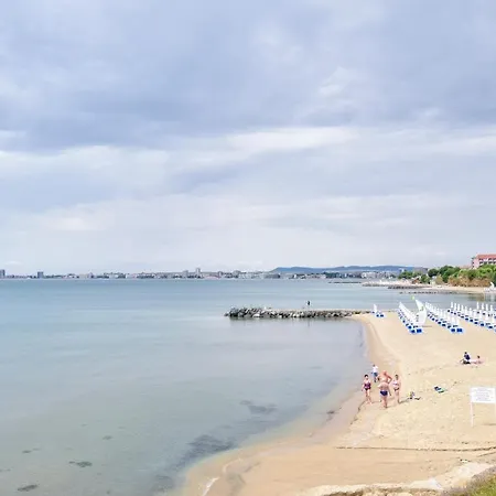 Royal Bay With Self Check-in スヴェティ・ヴラス