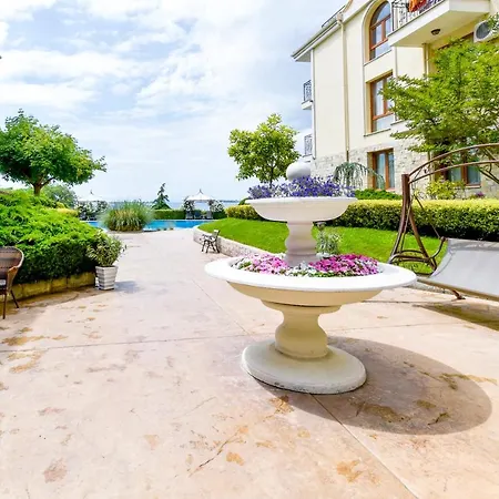 Royal Bay With Self Check-in Отель