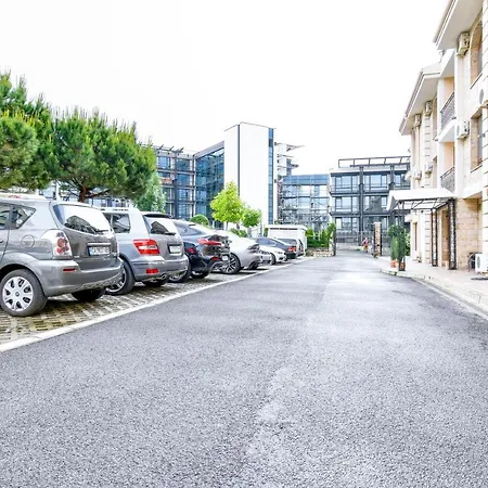 Royal Bay With Self Check-in Aparthotel Sveti Vlas