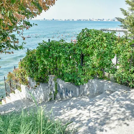 Отель Royal Bay With Self Check-in 3*