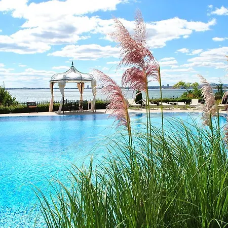 Отель Royal Bay With Self Check-in 3*